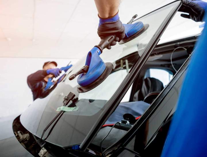 Réparation et remplacement de tous vitrages auto.